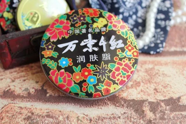 鐵盒包裝萬(wàn)紫千紅潤膚脂